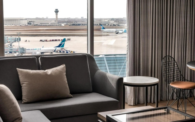 Sheraton Gateway Hotel In Toronto International Airport