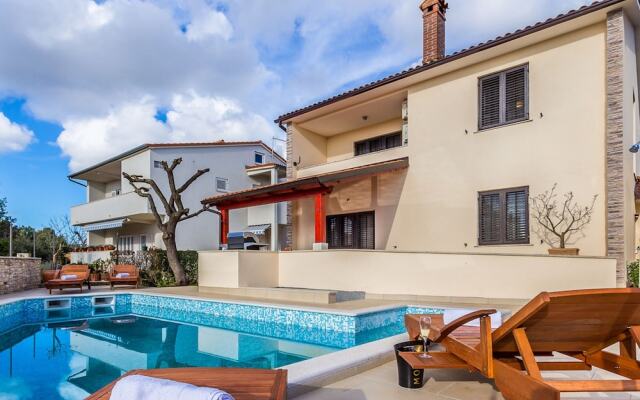 Holiday Home in Pula With Pool