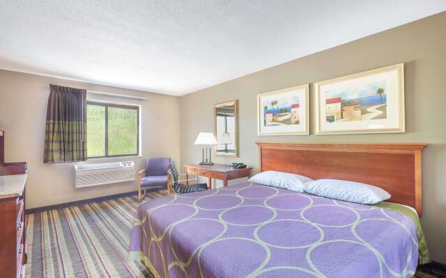 Super 8 by Wyndham Tilton/Lake Winnipesaukee