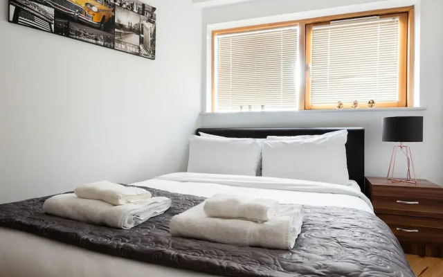 Platinum Apartment next to London Bridge 9995