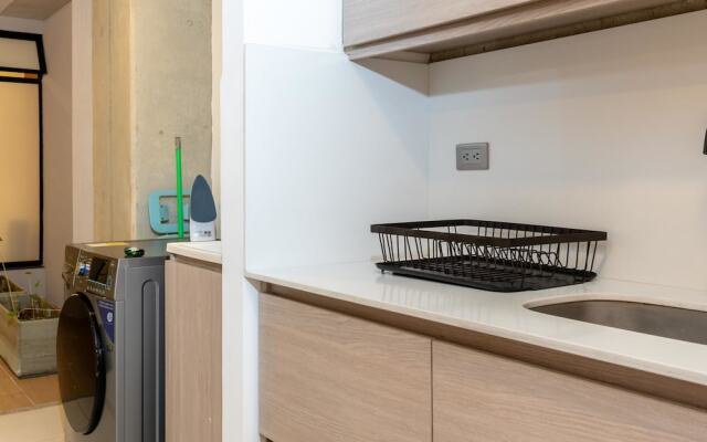 w Lovely 2BR w Balcony n AC in Laureles