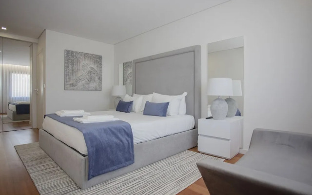 Liiiving -Luxury River View Apartment IX