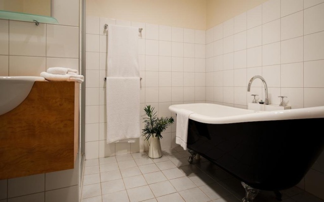Wombat Hill Cottage – Bathroom – Daylesford