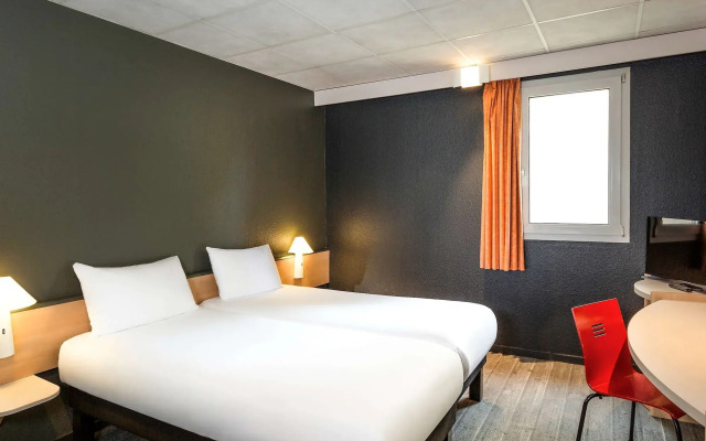 ibis Lannion Cote de Granit Rose