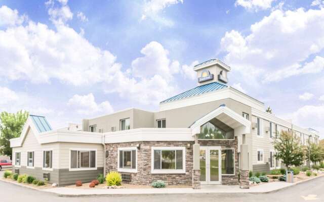 Days Inn by Wyndham Bismarck