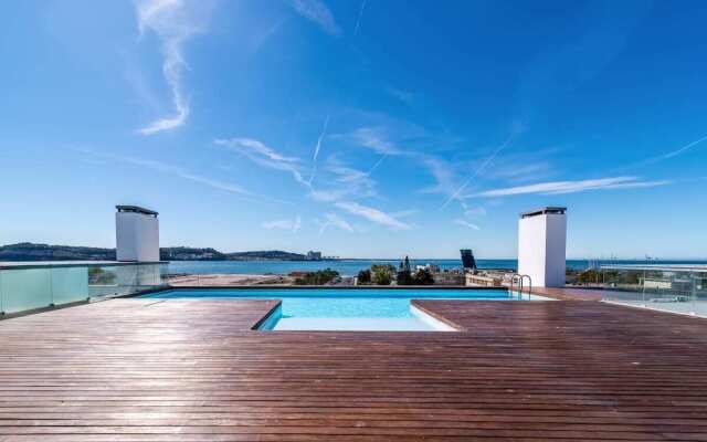 Gorgeous Apartment In Alges With Stunning Rooftop Pool