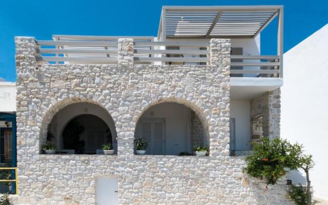 Michael Zeppos Studios, Naousa