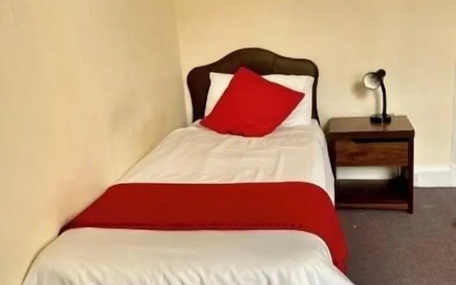 Large 5 Bedroom Flat in Marchmont, Edinburgh