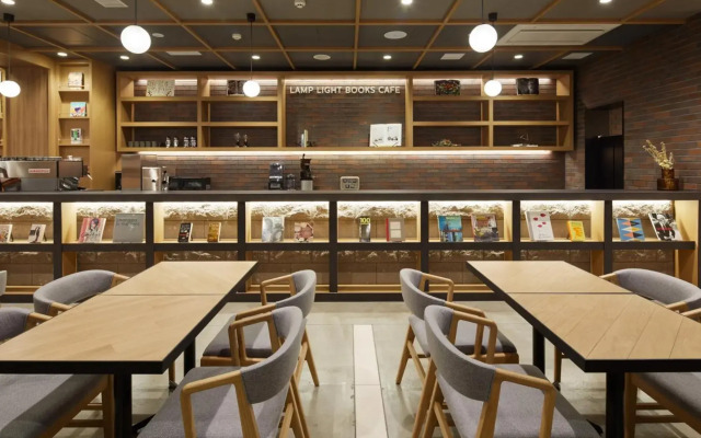 Lamp Light Books Hotel Sapporo