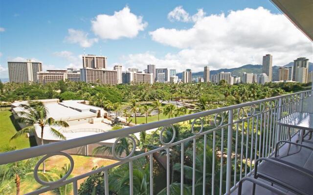 Castle Waikiki Shore