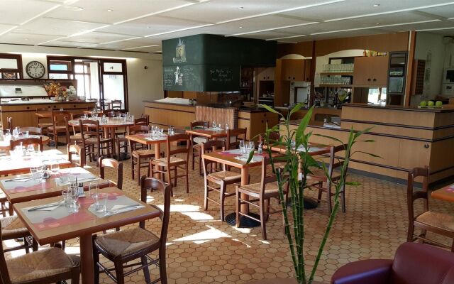 Le 2 by HOTEL AKENA LA FERTE BERNARD