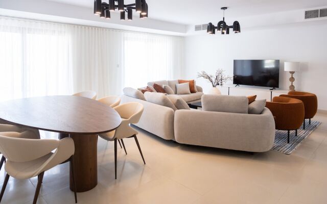 Lux 5BR Townhouse in Balqise Residence