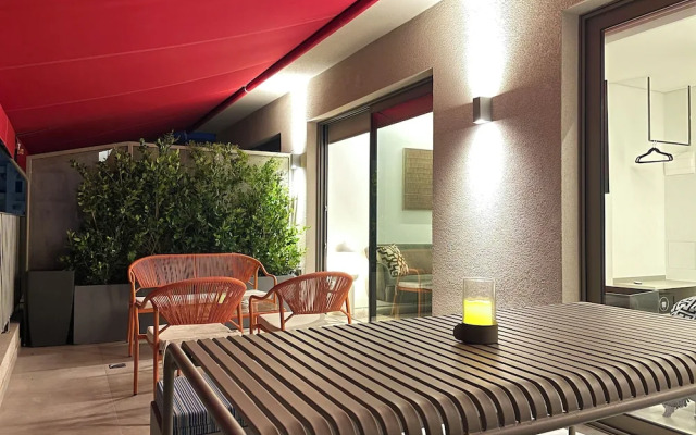 THE NIXON Suite and Apartments Hotel