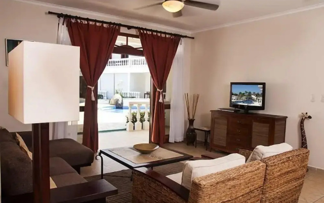 Large Ground Floor Condo Steps From the Pool