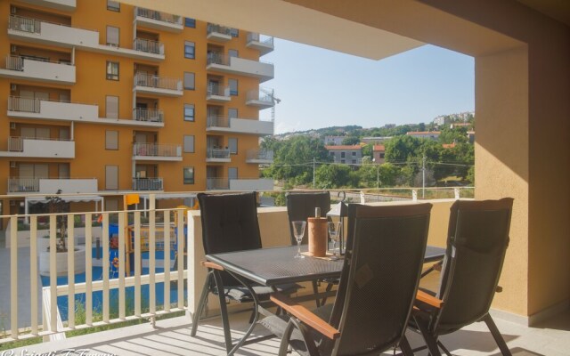 Charming 2-bed Apartment in Rijeka With Sea View