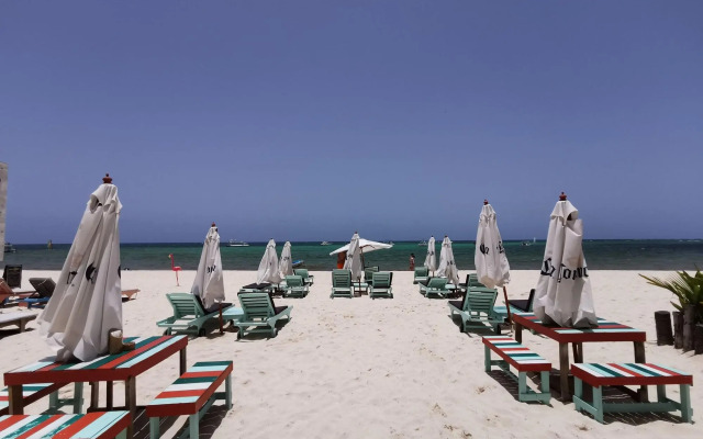 Coral Suites Beach Club & Spa