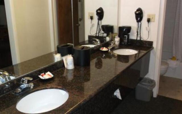 Super 8 Salina/Scenic Hills Area