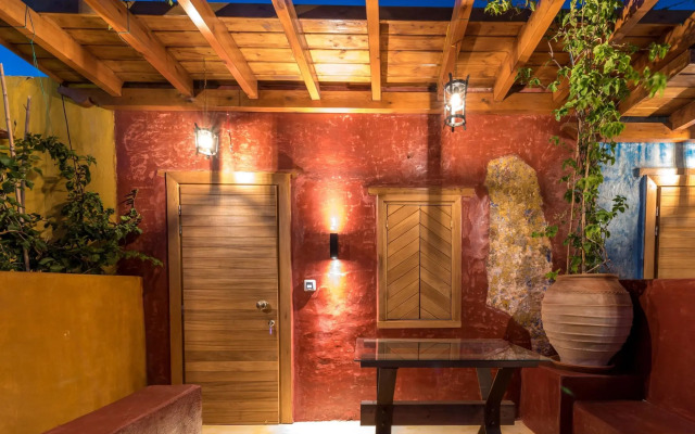 10GR Boutique Hotel and Wine Bar