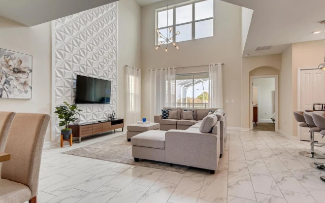 8923 CC - Fabulous 5BR Single Family: Sleeps 12 - Private Pool -