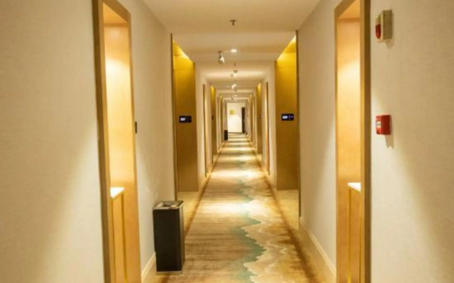 San Tos Hotel