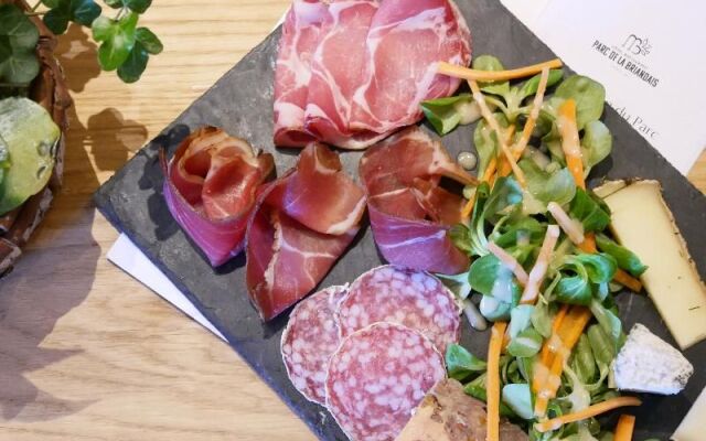 Domaine de La Briandais, a place of electromagnetic sobriety