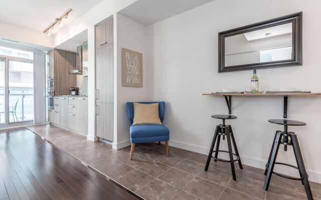 Noel Suites-York St and Lakeshore Blvd