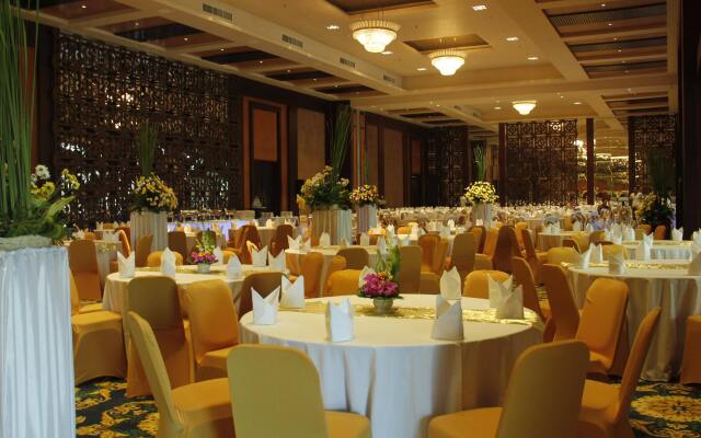 Harrads Hotel and Convention