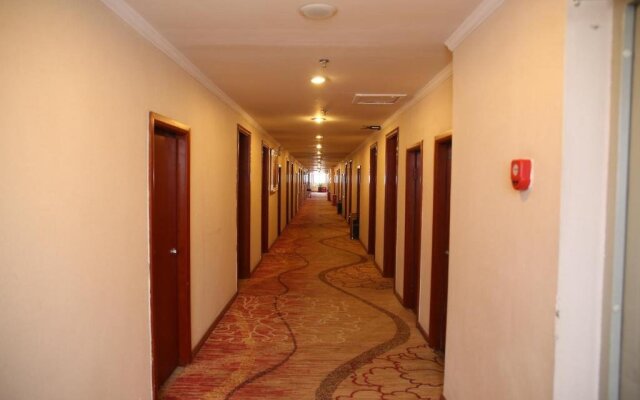Longhua Business Hotel