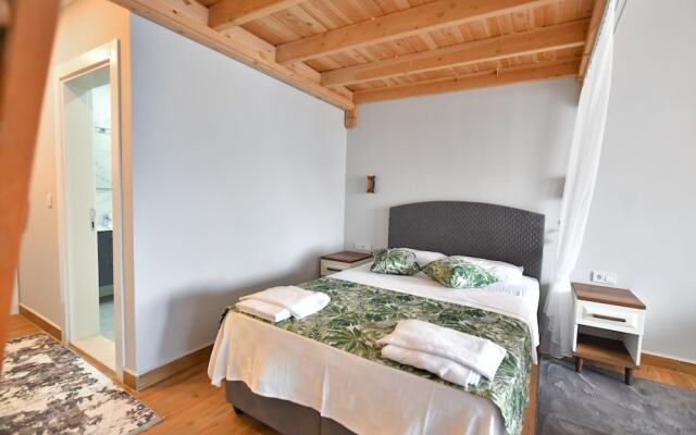 Red Moon Suites