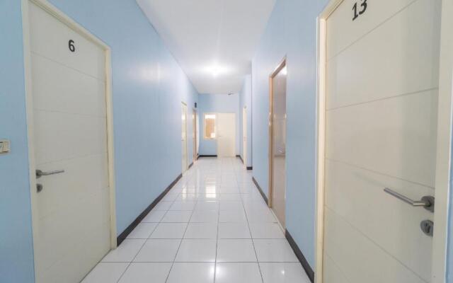 OYO 2110 Rotterdam Guest House Syariah