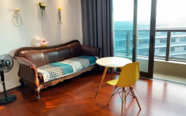 Hongshan 6979 Girls' Youth Apartment