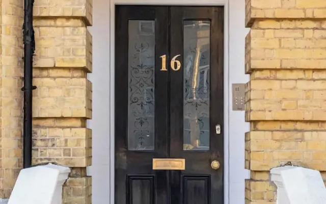 Spacious Central Hove Beach Flat