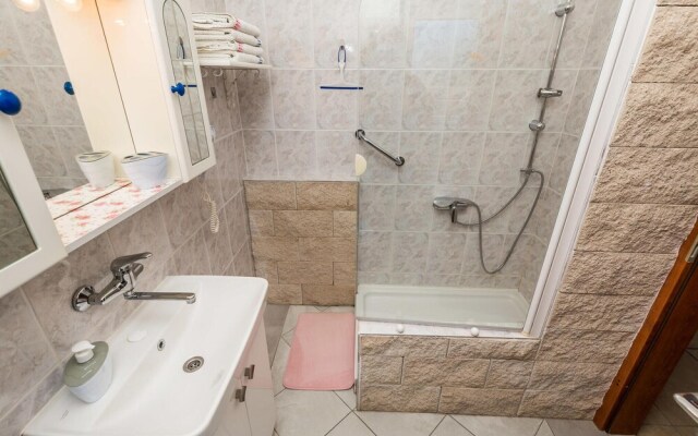 Beautiful Home in Mandre With Wifi and 3 Bedrooms