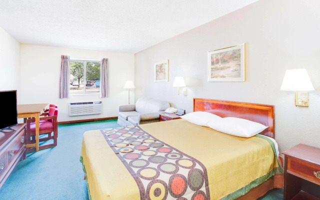 Super 8 by Wyndham Springfield/Battlefield