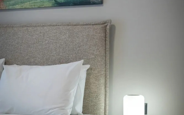Stylish 2BR flat near hospital & metro