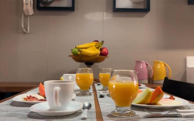 Luxuosa cobertura de 380m² a 850m da Av Beira Mar