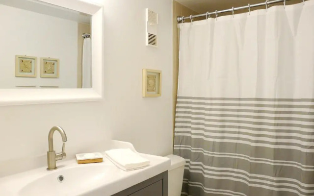 South Seas Tower 2-1001