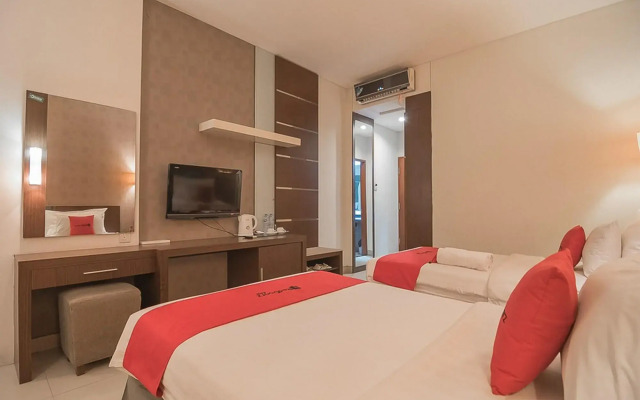 RedDoorz Premium near Paris Van Java Mall