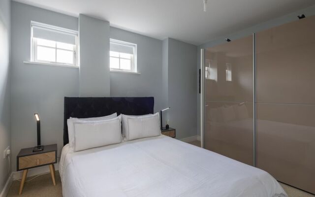 Luxurious Private One Bedroom Apartment