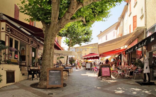 Domaine de Château Laval (GRX103)