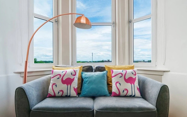 Bright Spacious and Luxurious Central Apartment