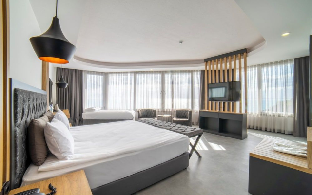 Golda Hotel
