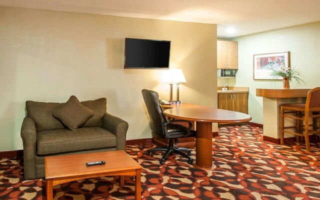 Quality Inn & Suites Kansas City I-435N Near Sports Complex
