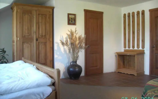 Vintazh Otel Surikova