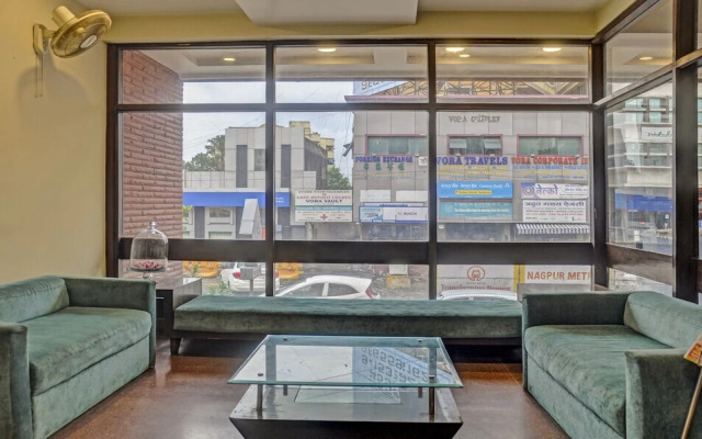 OYO Townhouse 81848 Hotel Dua Continental