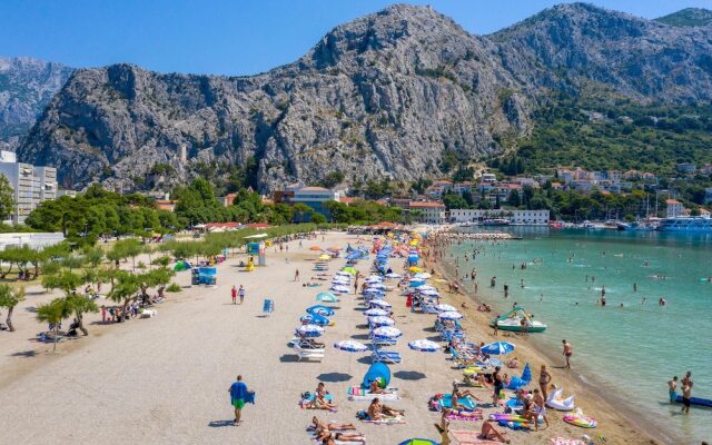 Awesome Home in Pisak With Wifi and 4 Bedrooms