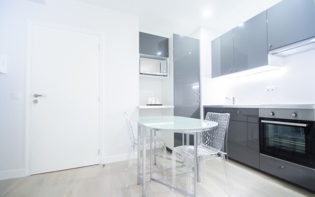 Luxury Apartment in Paris-Champs Elysées