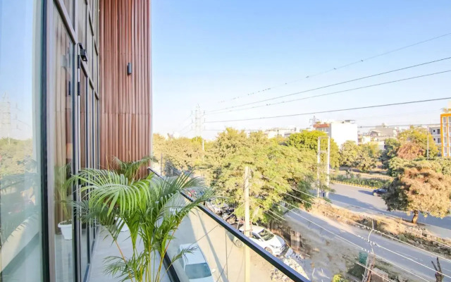 Saltstayz Select – Unitech Cyber Park