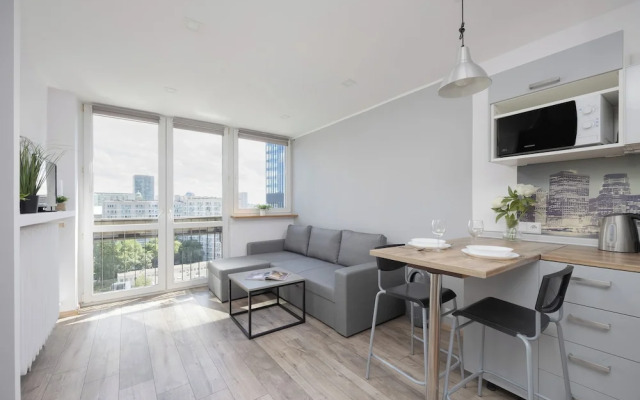 Al. Jana Pawła II Apartment by Renters