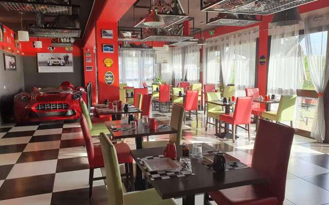 Kyriad Design Enzo Cannes-Écluse